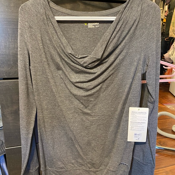 Diadora long sleeved top. - Picture 1 of 2